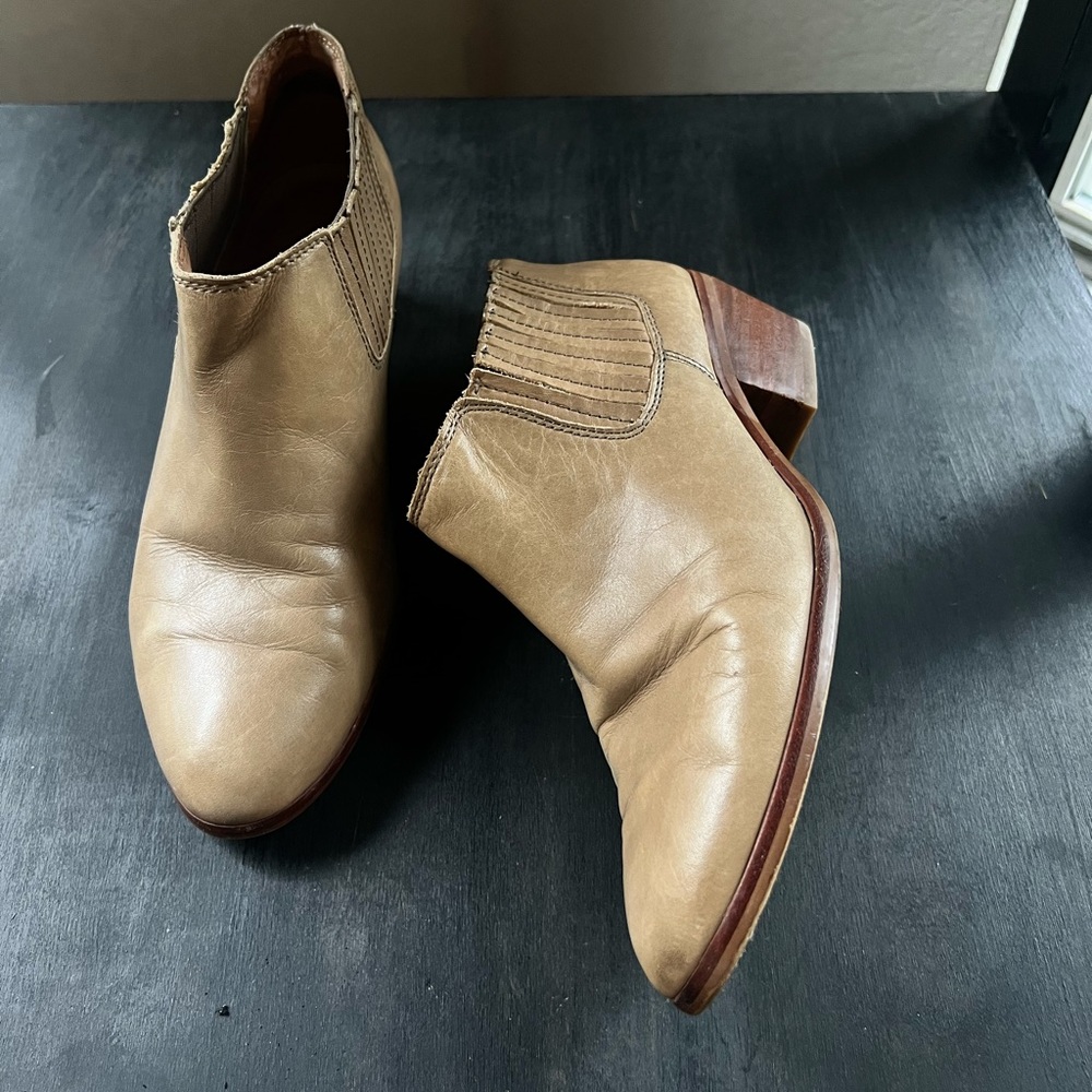 Madewell Size 9.5 leather ankle boots (camel)